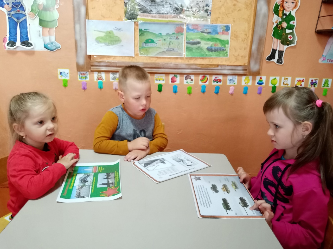 Тематический день мужества «Прохоровское сражение. Память сильнее времени» провели в детском саду.